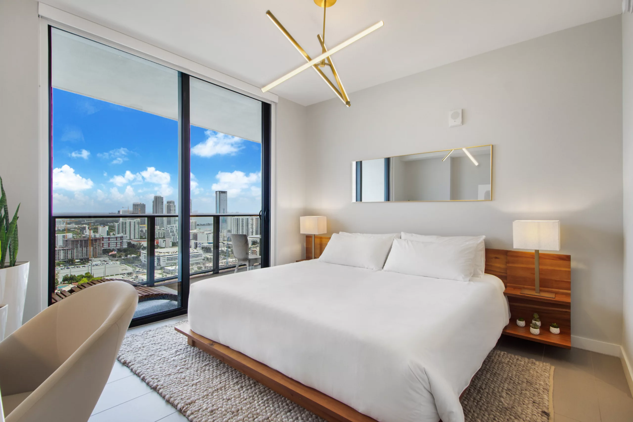 lunabse miami master king suite bright 1